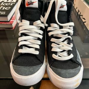 Nike blazer high top size 6.5 men’s/ 8 women’s